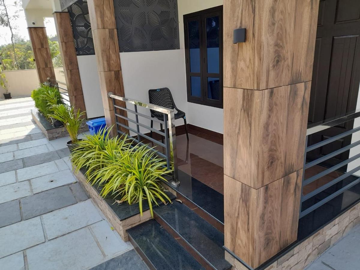 Milestone Inn Sultan Bathery Exterior photo